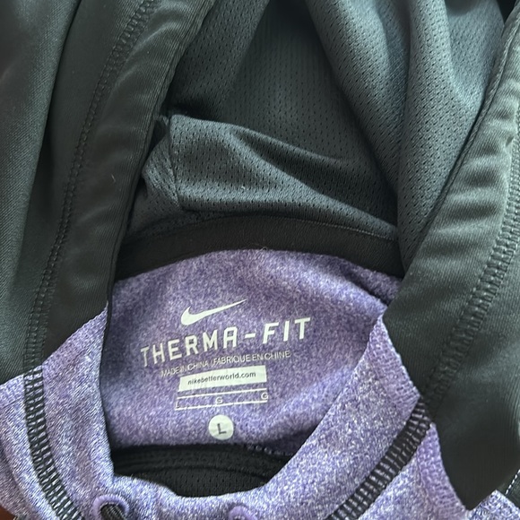 Women’s Nike therma fit hooded sweatshirt - Picture 9 of 10